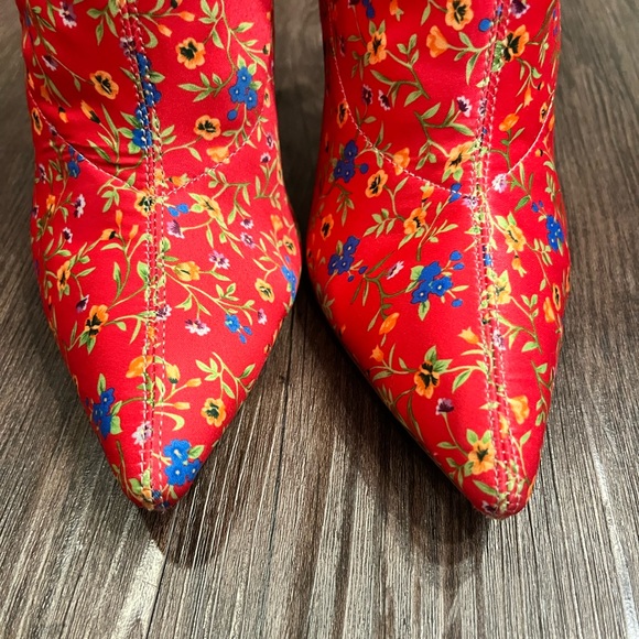 RAYE BOOTIE•MAGENTA WITH MULTI-COLORED FLOWERS•SIZE: 9 - Picture 13 of 15